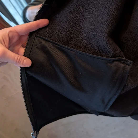 The North Face Classic Black Fleece Jacket - Picture 8 of 8